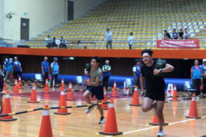 基隆市招考清潔隊員吸引超過700人報考 大一女學生也來試試看