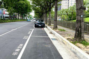 車主尾隨停車竟得多付前車費用...台中地磁停車格誤判出包