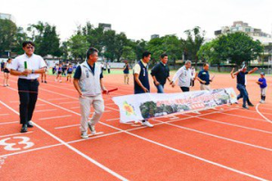 竹市首座集棒球田徑足球場域 西門國小啟用多功能操場