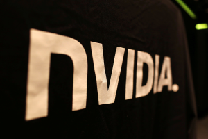 輝達與英特爾比一比…Nvidia股票分割效應 英特爾恐被踢出道指