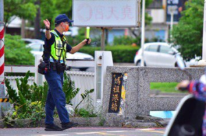 高雄媽祖港橋改建施工 連3日夜間管制人車通行