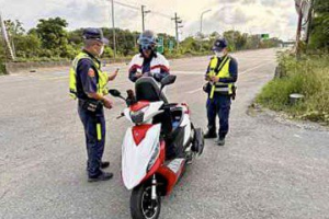 台南偏鄉警所埋伏抓違規惹民怨 市議員1個月10多人投訴