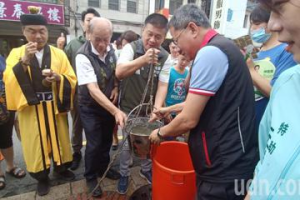 影／端午午時至 善化慶安宮逾300年荷蘭井取午時水除穢氣