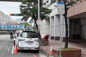 中市劃設客貨、復康巴士共享車格 專用時段佔用開罰