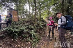 影／關仔嶺大凍山上有公廁 山友驚喜：願意背水上山沖水