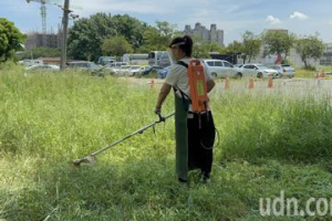 地藏王也來當面試官？任職台南永康納骨塔約聘先擲筊