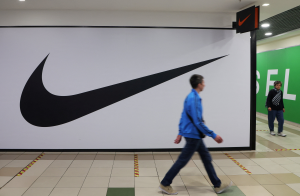 Nike上季營收不如預期 意外預估全年銷售下滑 股價盤後重挫12%