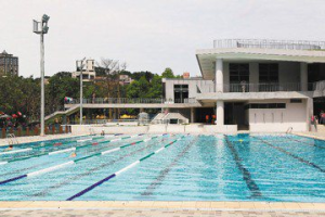 大湖公園泳池驚傳被倒汽油 蔣萬安暫令關閉：的確有油漬