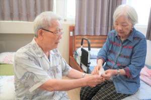 中重度失智者家庭共處生活難 屏東團體家屋為失智者量身打造