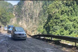 花蓮聯外道路遭落石阻斷 爭取農產運費補助至年底