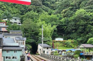 三貂嶺住戶進出家戶有解了 在鐵橋旁建便橋機車也能走