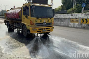 飆高溫38度！嘉義市啟動洗街降溫機制 減塵又降溫