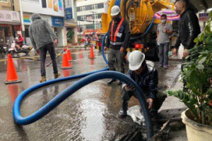 竹市中正路餐飲店林立排水溝老舊回堵 市府加大重建