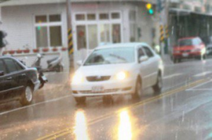 凱米風雨中 澎湖41歲女清晨開車返家自撞路燈不治