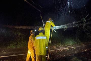 颱風環流風雨持續 台中仍有983戶未復電且還有新增戶