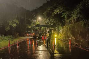 積極搶通中...三峽北114線道路中斷 民眾可改走「2替代道路」