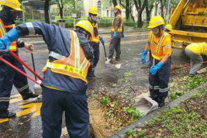 凱米颱風肆虐釀淹水、樹倒災情 北市環保局動員清除加班收運