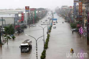 影／凱米降雨超越莫拉克 防洪設施無效...高雄大淹水