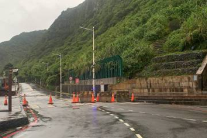 基隆今凌晨風雨加劇比昨更強 封湖海路公車減班或停駛