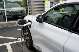 調查：全球近三成電動車早期採用者 想換回燃油車