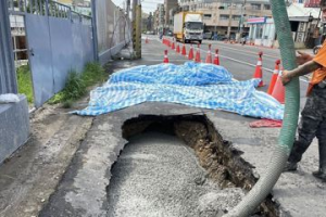 苗126線現坑洞 緊急回填、建案停工