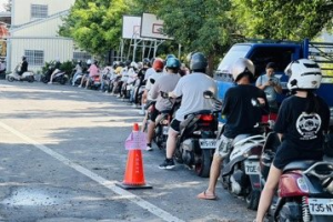 台中阿嬤無照騎車被抓4次罰到怕 下鄉考照服務她馬上報名