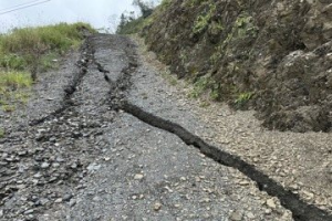 聯外道路邊坡裂縫擴大 藤枝森林遊樂區緊急休園到月底