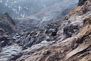 影／中橫公路97K榮興路連日降雨又地震 邊坡崩坍搶通中