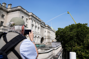 名畫很安全！英百年建築薩默塞特府信託基金主任：起火點附近沒藝術品