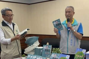 退休校長創作「種齒驚魂記」台語散文 捐南市圖推廣台語文