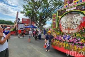 影／新埔義民廟祭典吸引信眾 人潮車潮多楊文科半途換乘機車