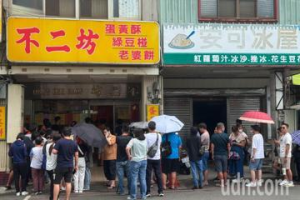 影／彰化知名蛋黃酥再現排隊人龍 住戶怒轟「每年上演」籲市長解決問題