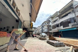 影／三義「木雕街」改善工程進度慢 商家火大抱怨「投訴無門」