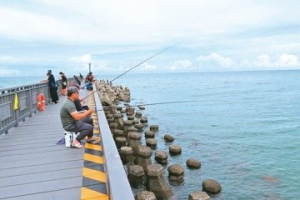 漁港釣魚平台傳亂象 苗縣府擬成立巡查隊