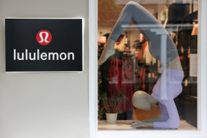 Lululemon下修全年財測  盤後股價震盪後上漲逾4%