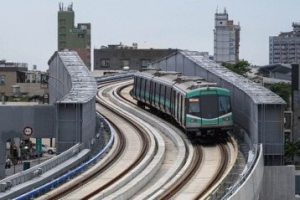 高捷岡山車站收費首個上班日 市府：尖峰湧人潮順暢