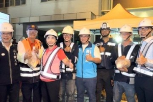 台中綠空廊道潭子斷點深夜吊裝作業 明年春節前開放啟用