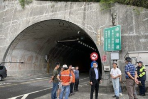 新北雙溪過港隧道燈具損壞沒修 立委協調年底全數完成