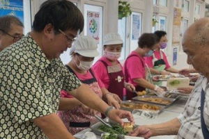 瑞芳爪峰共餐慶中秋好溫馨 還有月餅柚子可拿