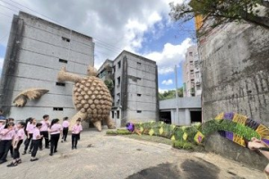 桃園地景藝術節周末登場 8米高「龜吉拉」供拍照打卡