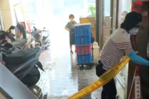 雨神中秋不休息！雨灌台中第三市場天花板坍塌 攤商哀號：不用做生意了