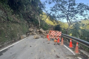 搶修桃園雪霧鬧聯外道路 市府：下午5點前清通舊路供車行