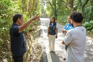 淡水興仁裏道路狹窄不安全 市議員會勘加蓋改善