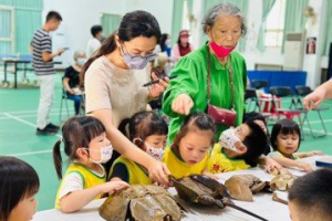 金門推動「老幼共學」 首場安排鱟的成長學員反應熱烈