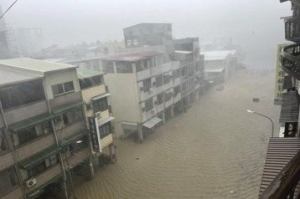 山陀兒登陸高雄 雨下不到1小時 鼓山銘傳路變黃河