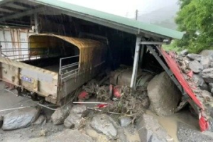 山陀兒大雨下不停 台東土石掩埋農舍、台20線南橫公路坍方雙向中斷