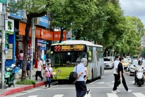 幹線公車逾15分才1班...脫班率比去年多3成 議員憂明年破千件