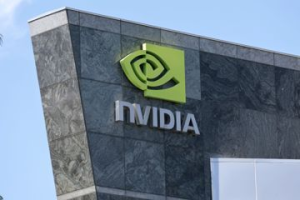 NVIDIA大漲創高 首家出貨GB200的鴻海跟著飆