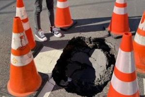 桃園道路出現坑洞小客車遭殃 水務局11/5雷達檢測