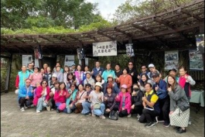 桃園1-4生態埤塘公園布置遊藝思文藝燈箱 為環境增亮點